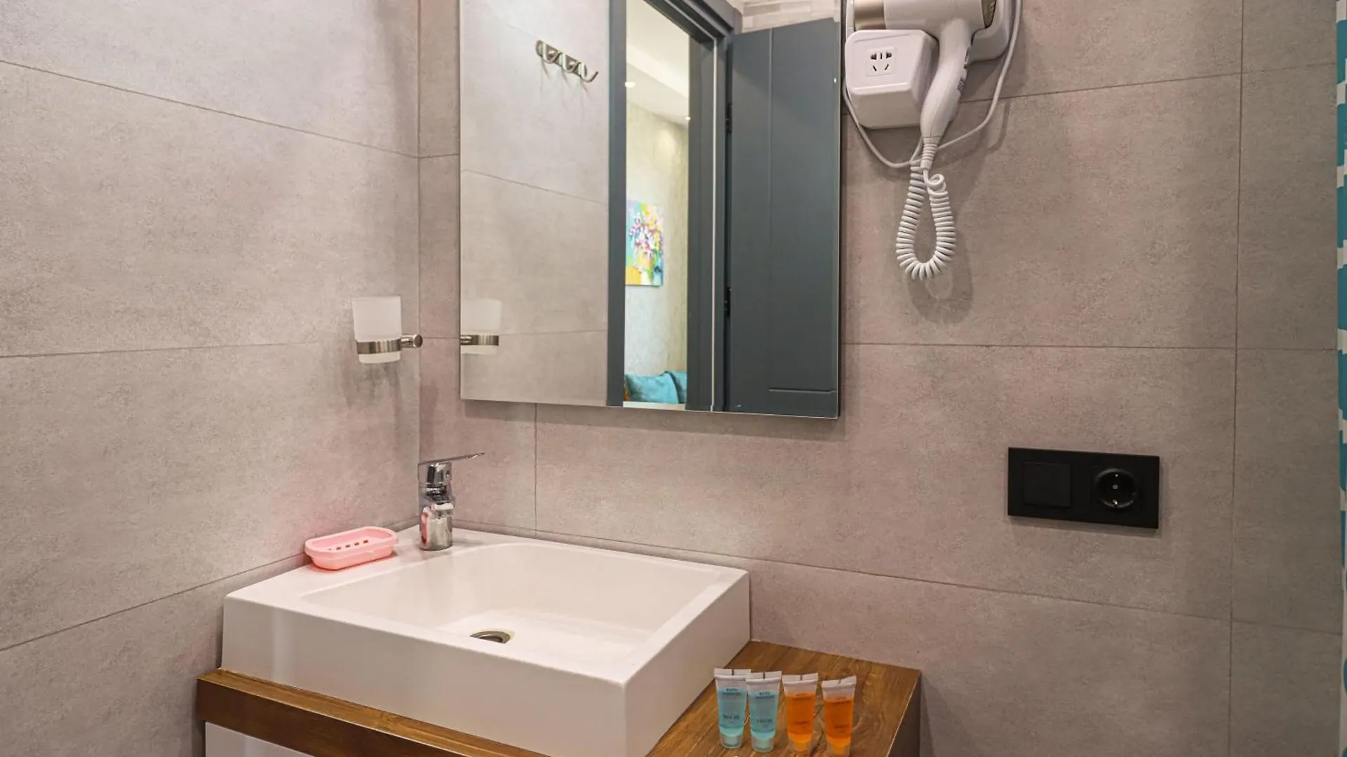 טביליסי Super Stylish Apartment W Stunning Views 0*,  גאורגיה